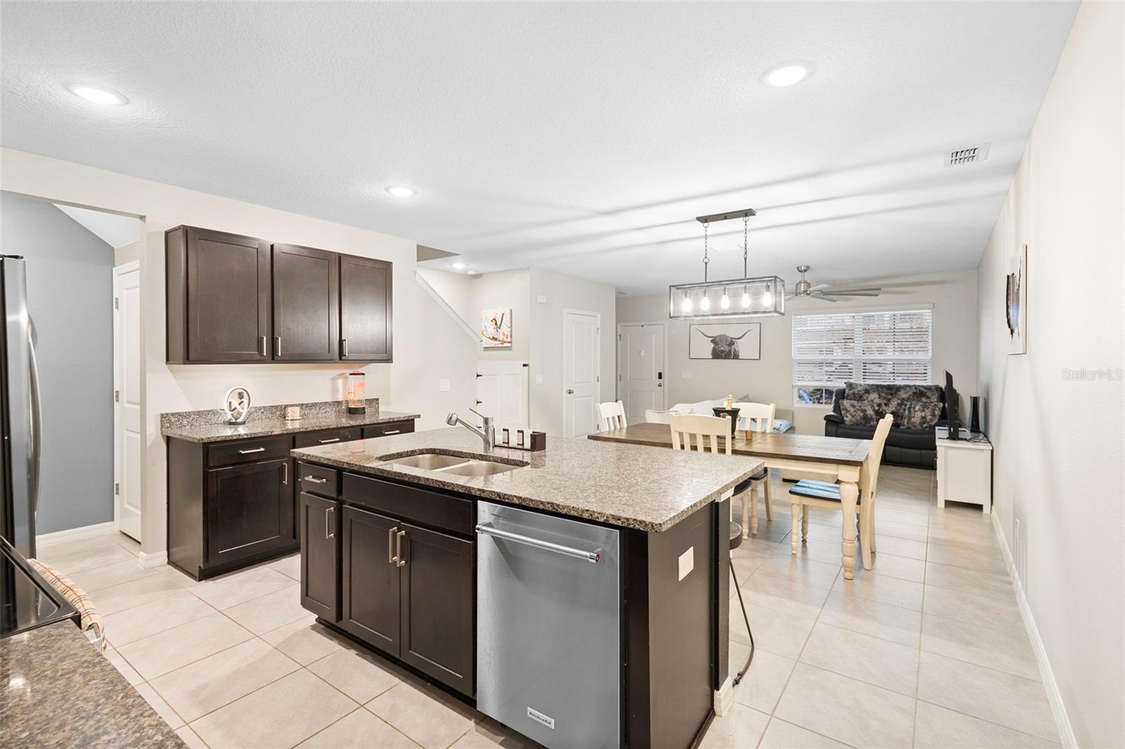 Image 5 of 36 For 635 Belgrove Street