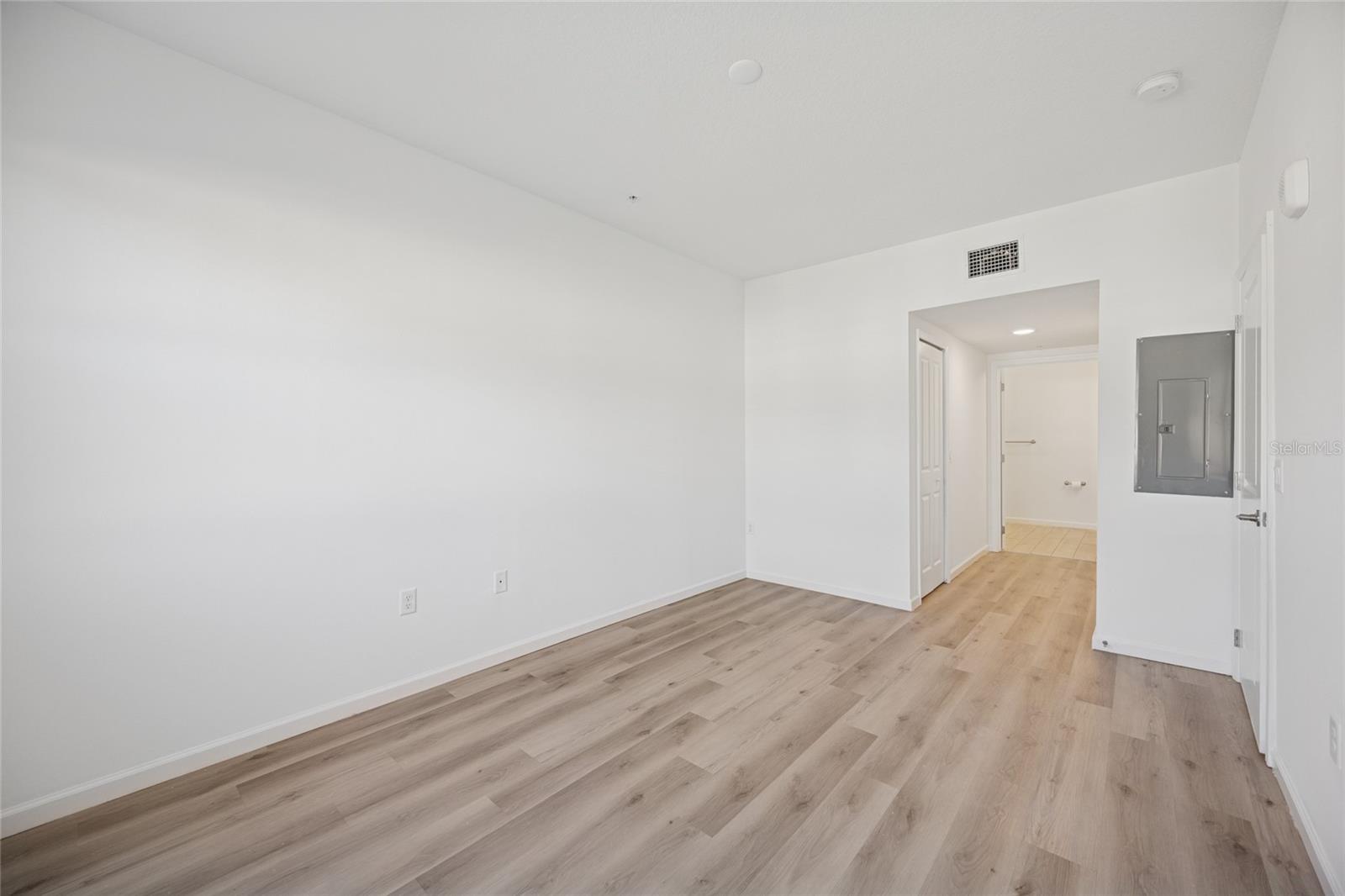 Image 23 of 25 For 1230 Southstation  214