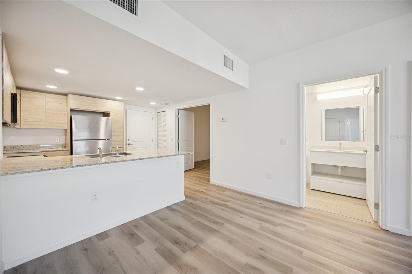 Image 4 of 25 For 1230 Southstation  214