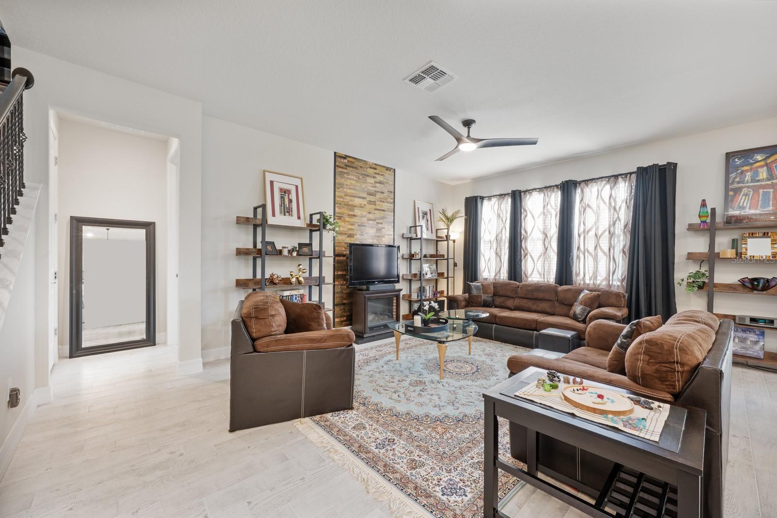 Image 19 of 52 For 2713 Hilltop Loop