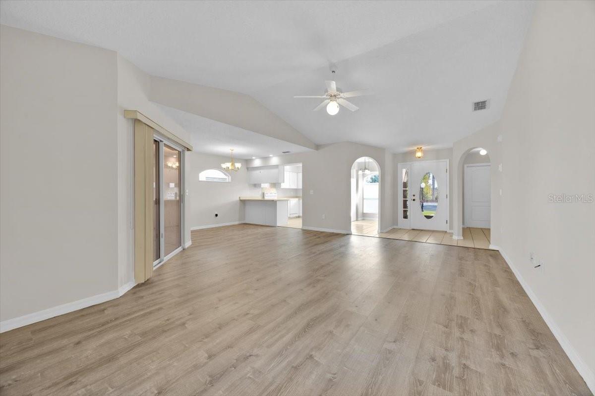 Image 5 of 39 For 514 Sweetwater Way