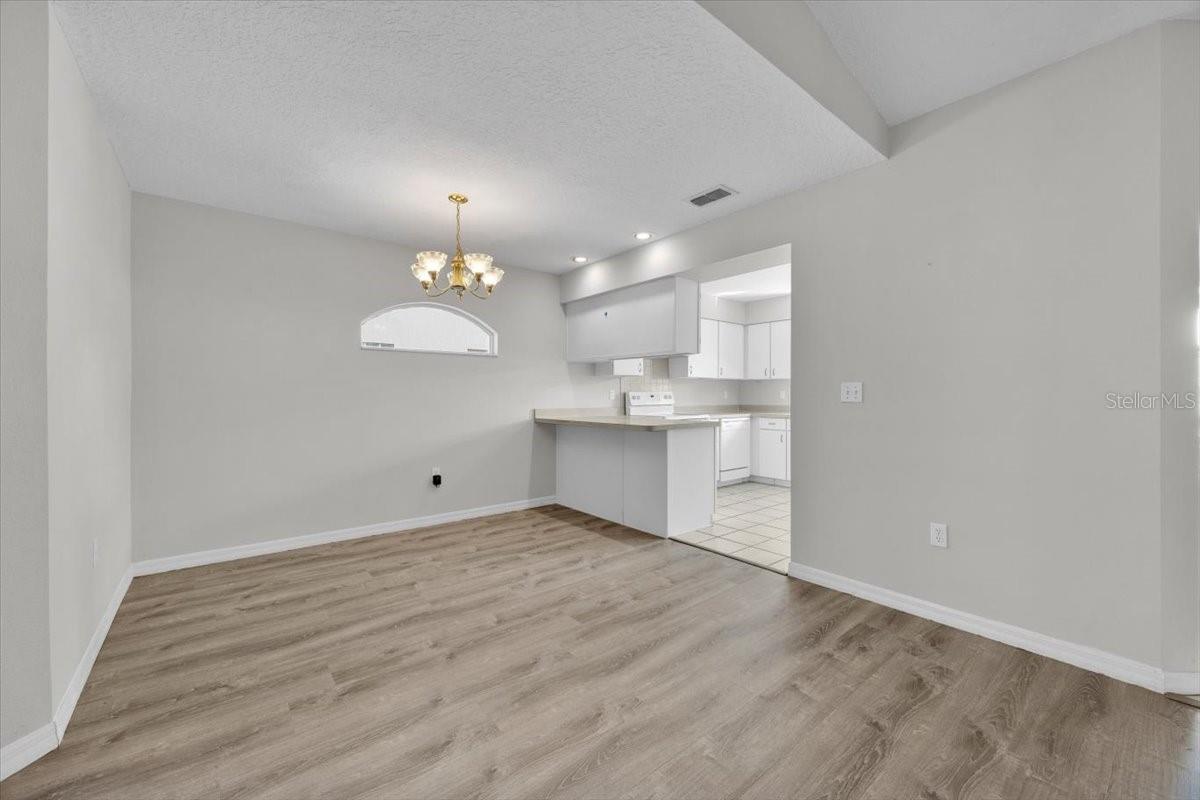 Image 6 of 39 For 514 Sweetwater Way