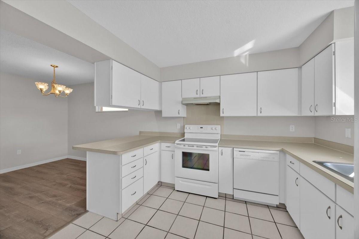 Image 8 of 39 For 514 Sweetwater Way