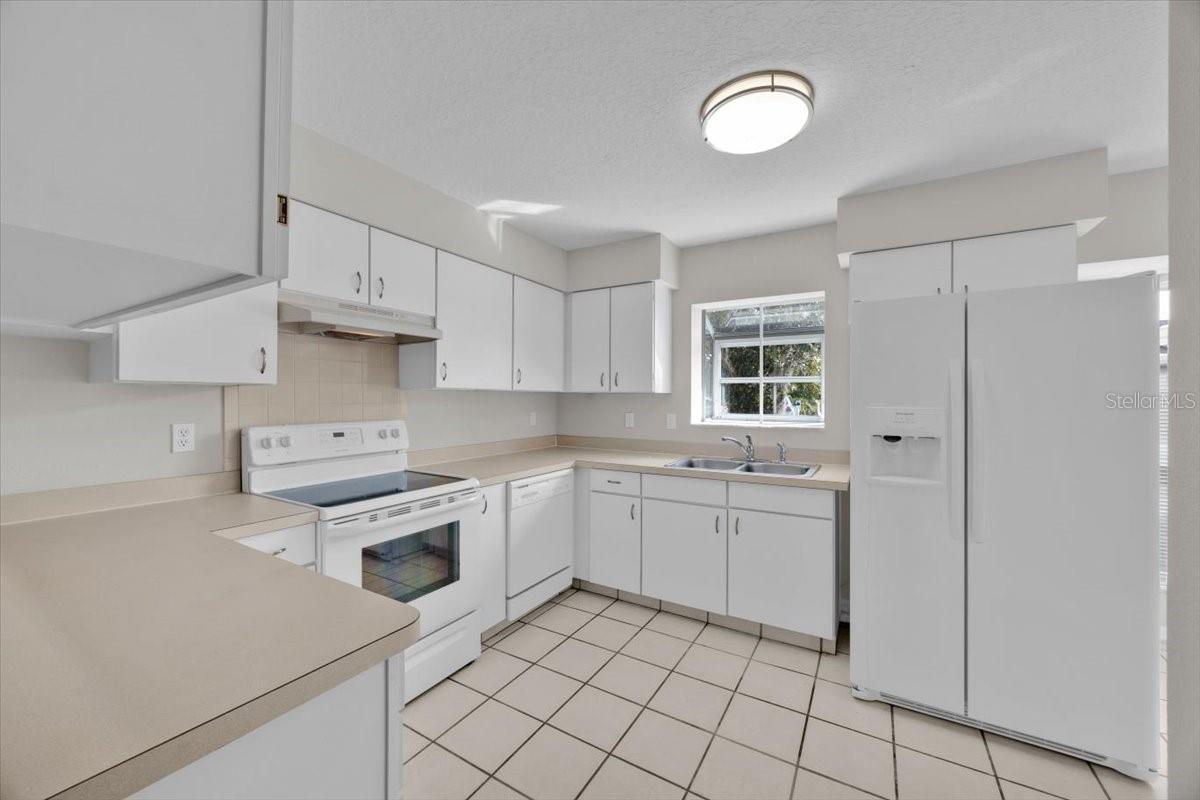 Image 9 of 39 For 514 Sweetwater Way