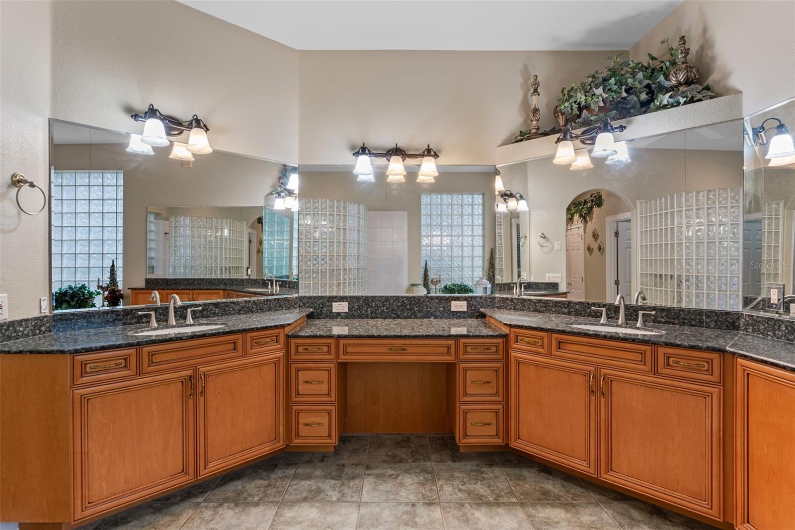 Image 17 of 27 For 1224 Northern Way