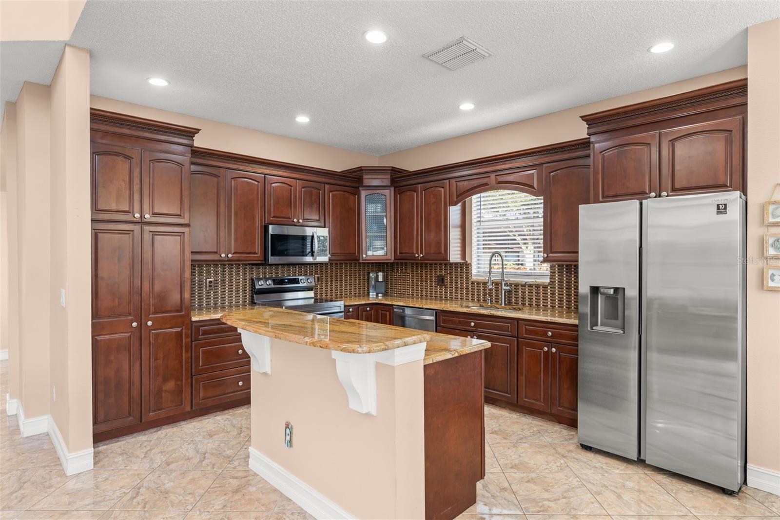 Image 20 of 39 For 133 Limerick Court