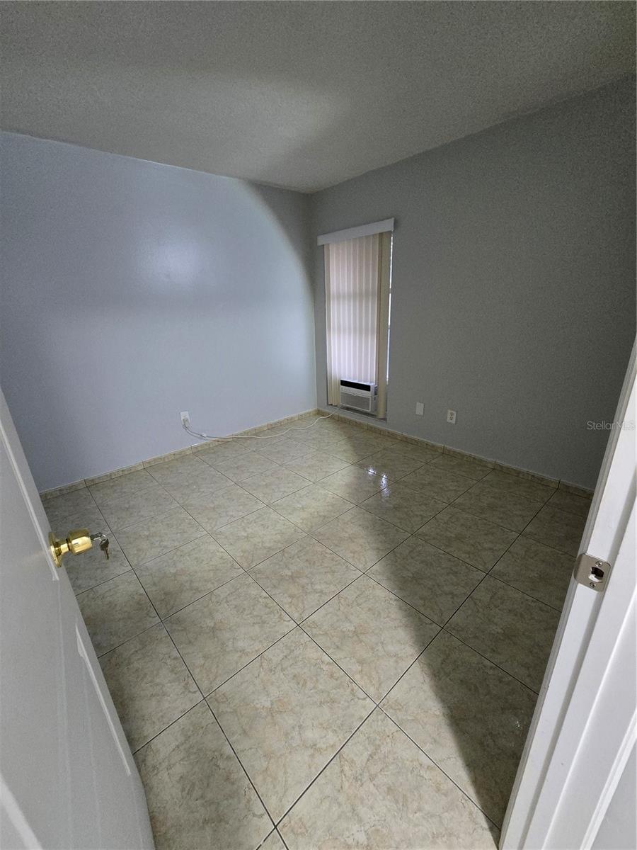 Image 14 of 23 For 927 Grand Cayman Court