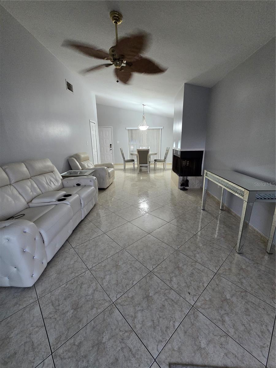 Image 5 of 23 For 927 Grand Cayman Court
