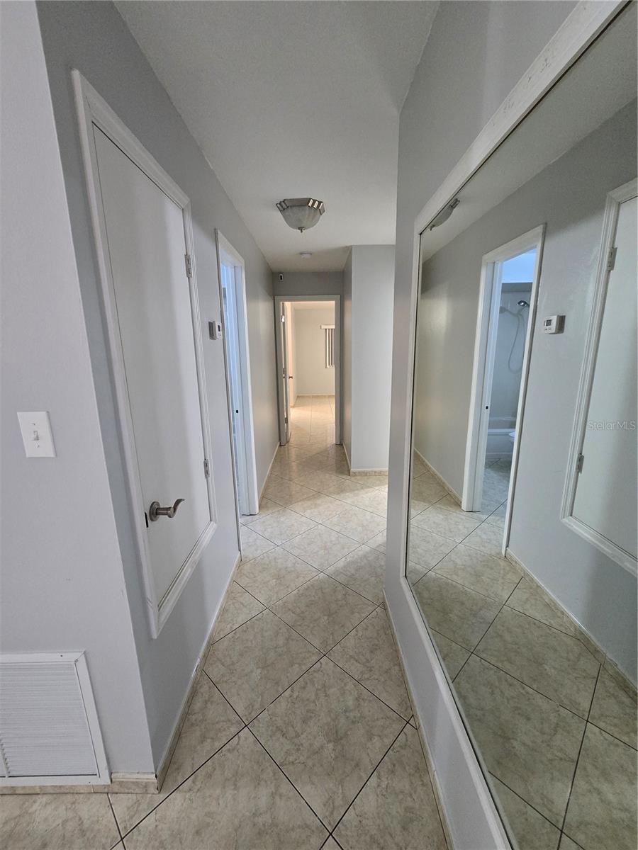 Image 8 of 23 For 927 Grand Cayman Court