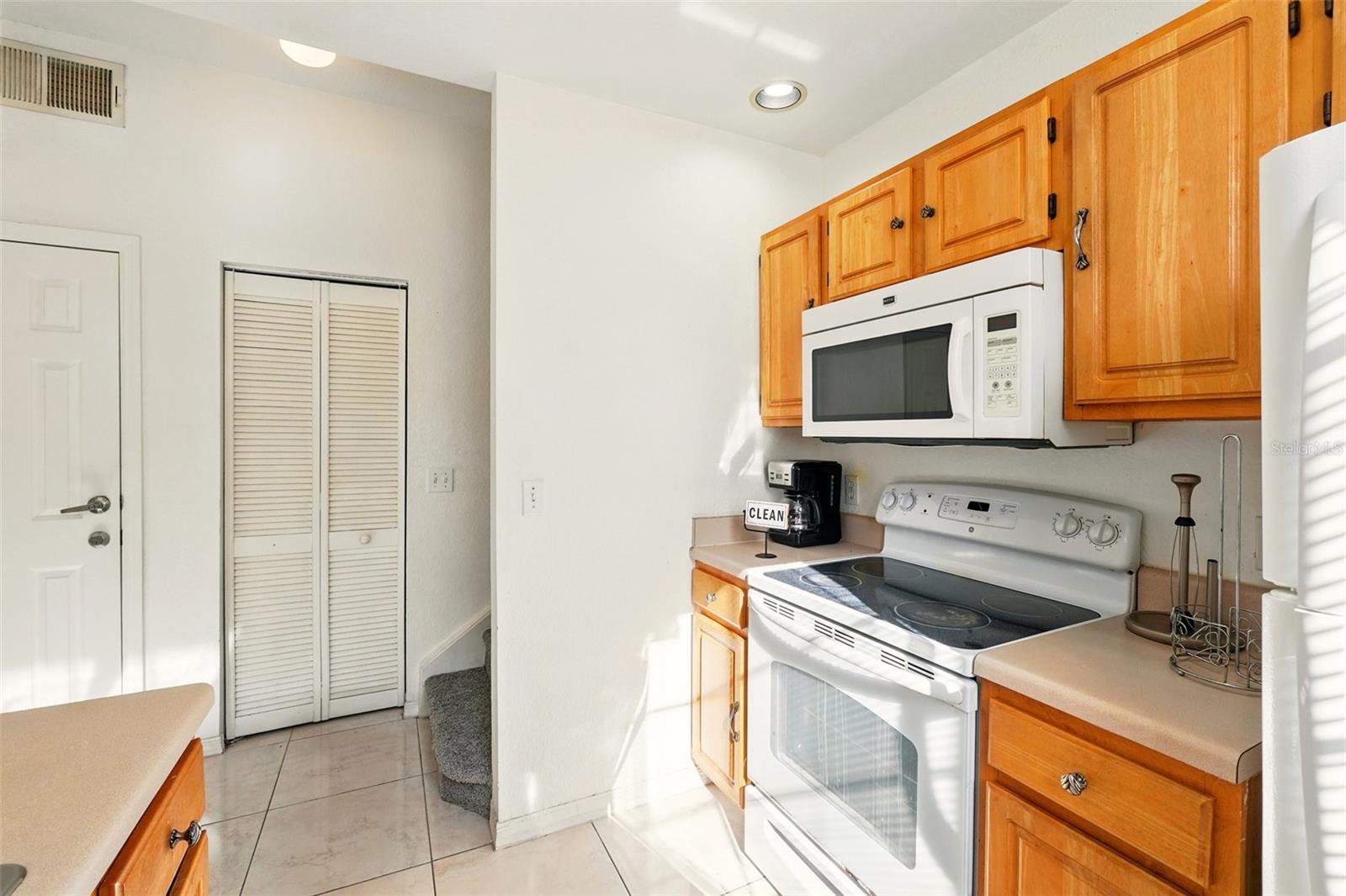 Image 19 of 35 For 4005 Venetian Bay Drive 108