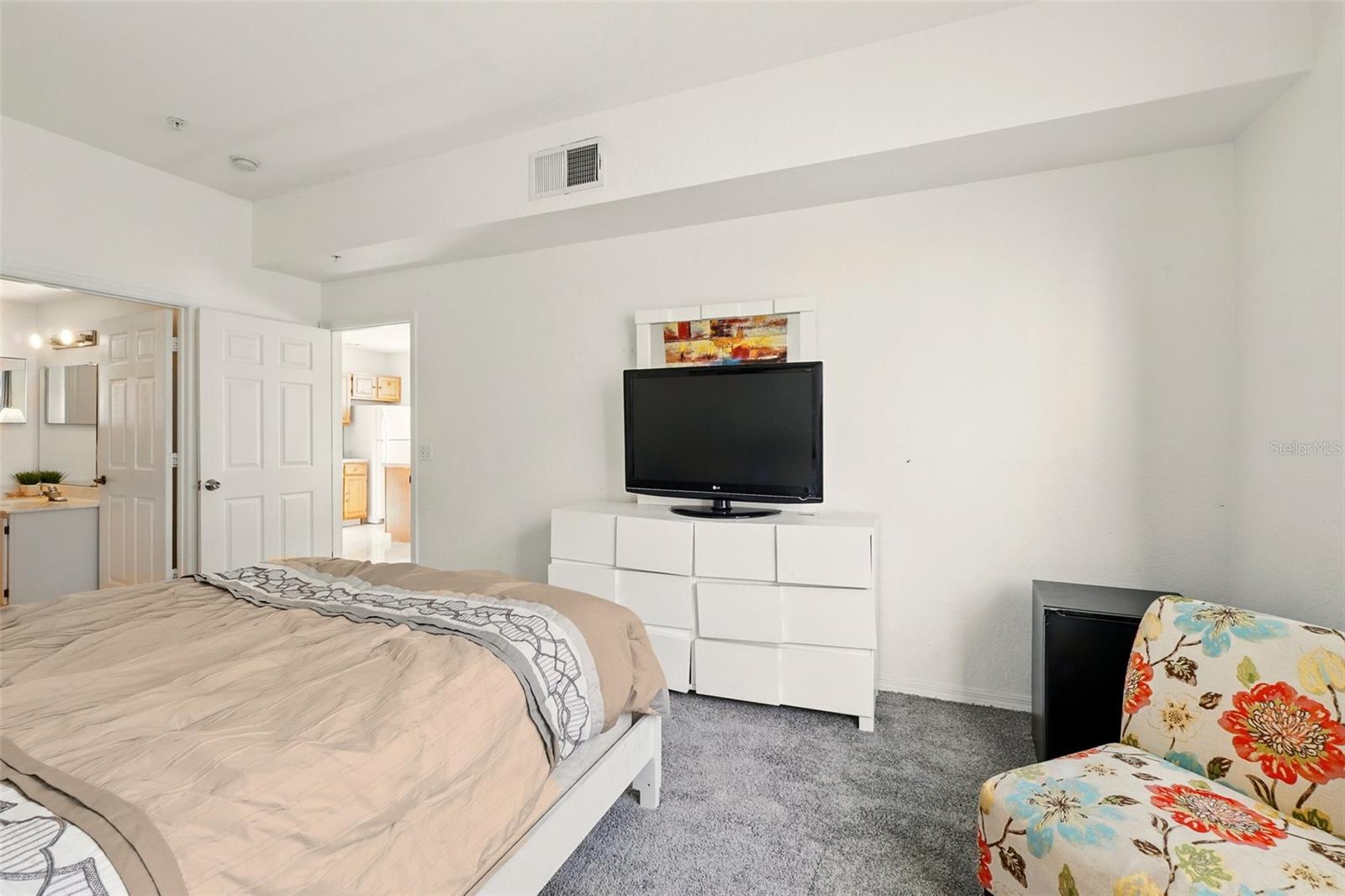 Image 23 of 35 For 4005 Venetian Bay Drive 108