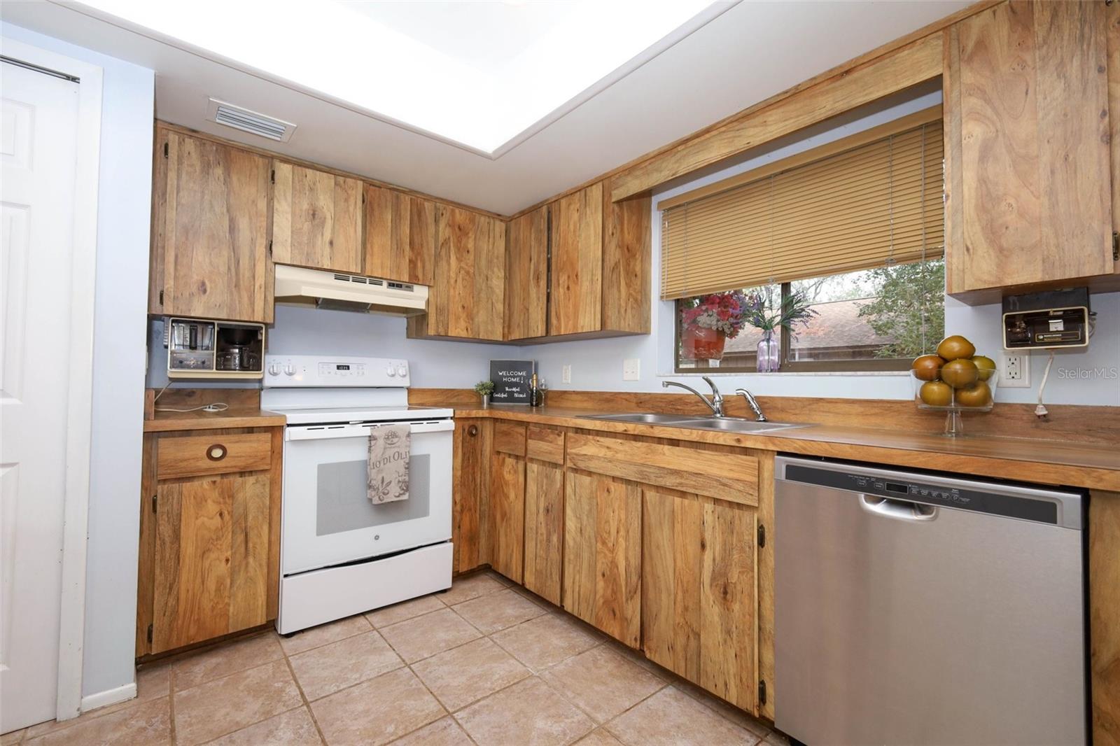 Image 10 of 36 For 430 Pinesong Drive