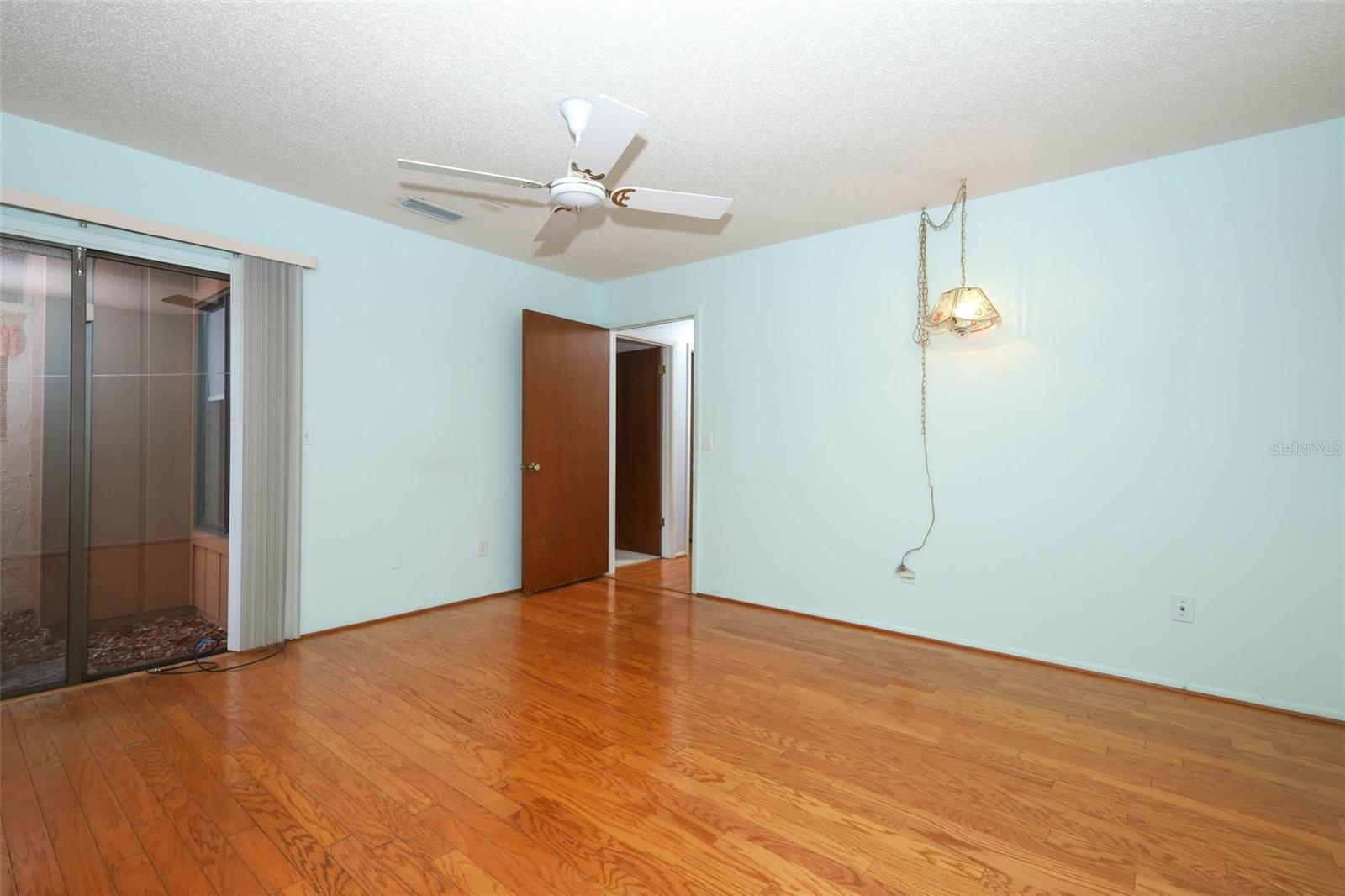 Image 14 of 36 For 430 Pinesong Drive