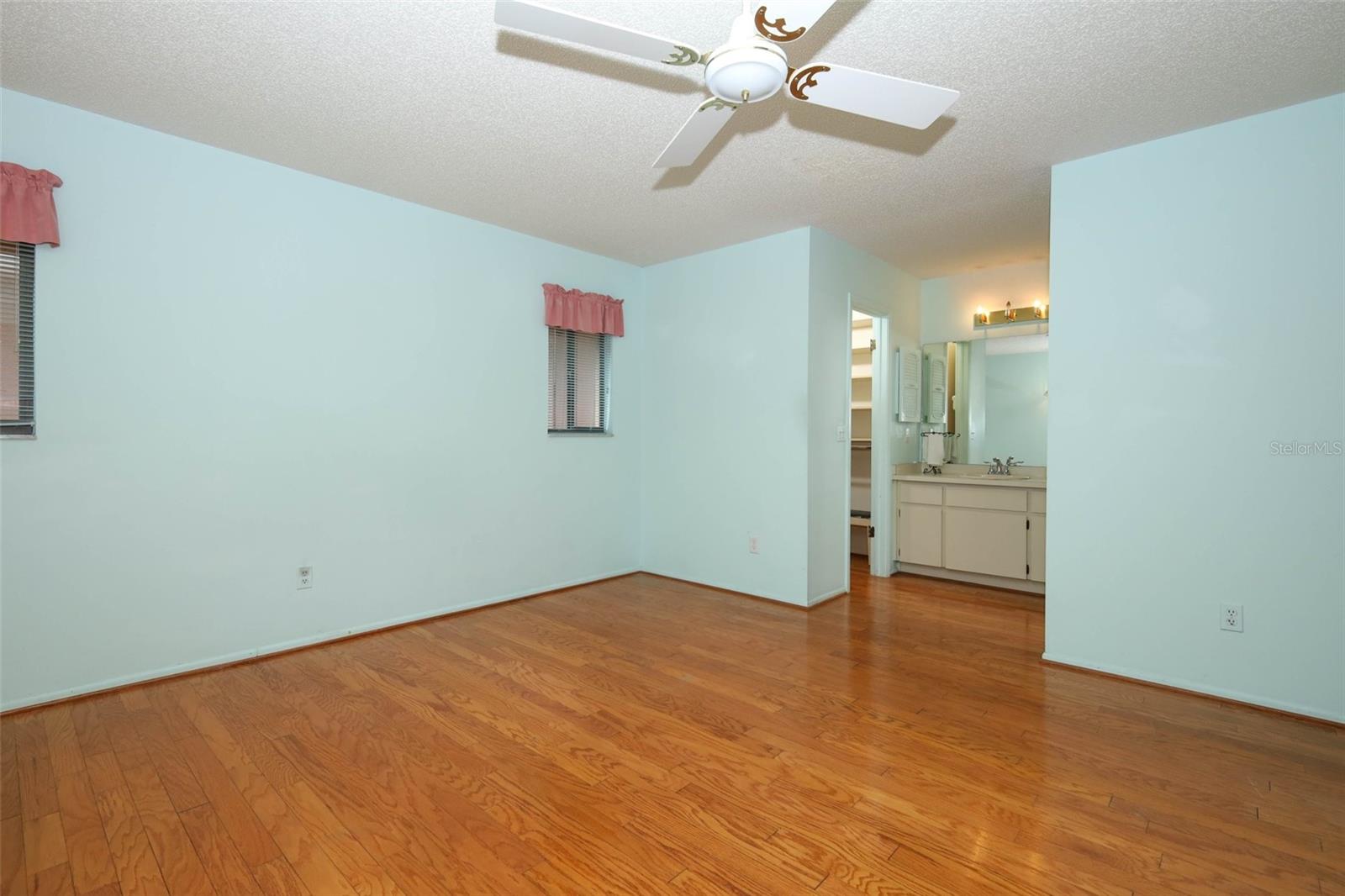 Image 17 of 36 For 430 Pinesong Drive