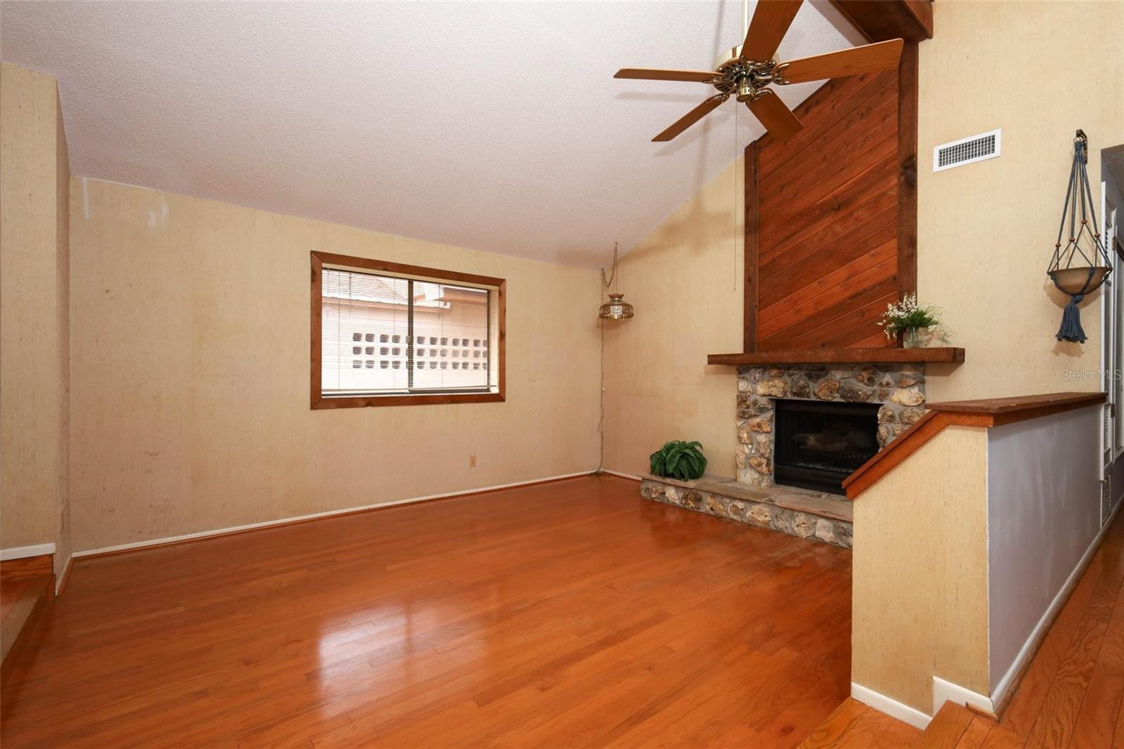 Image 5 of 36 For 430 Pinesong Drive