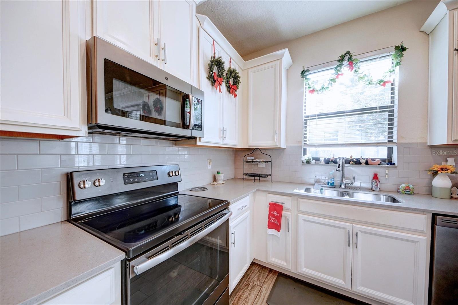 Image 11 of 41 For 8506 Wingfoot Road