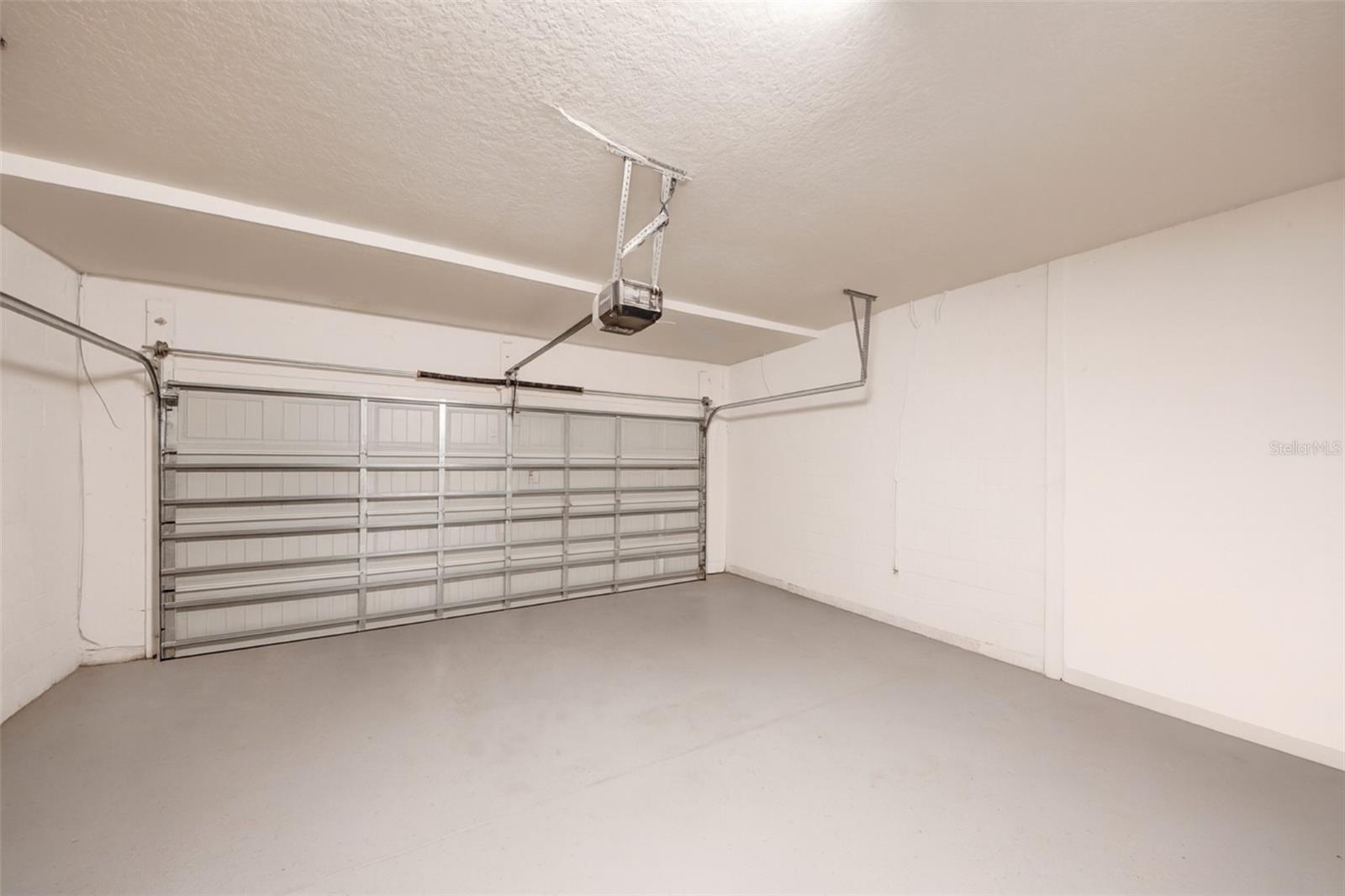 Image 29 of 41 For 8506 Wingfoot Road