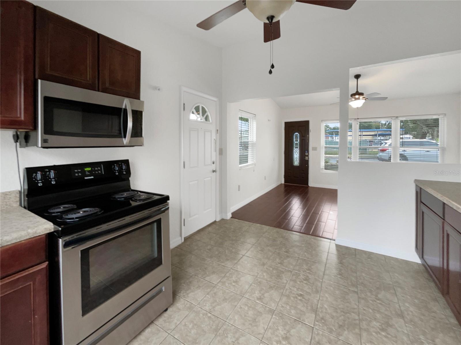 Image 13 of 23 For 930 School Street