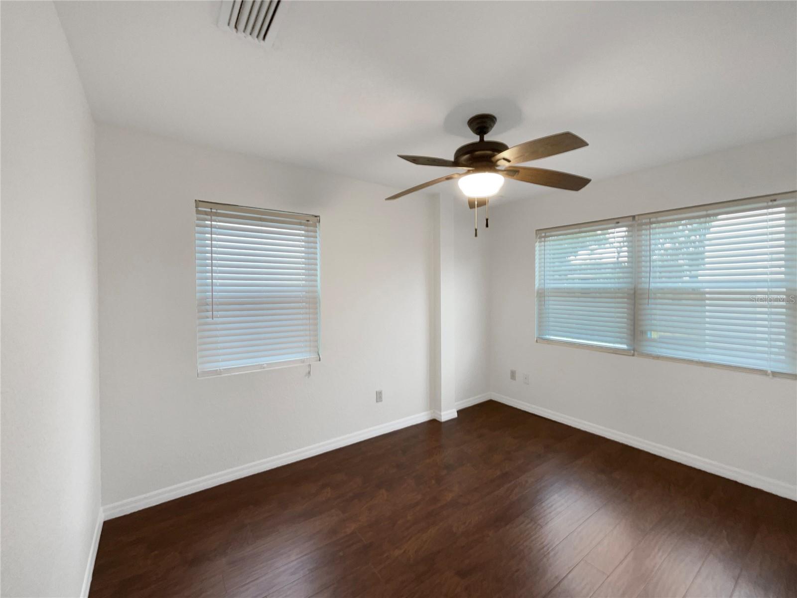 Image 17 of 23 For 930 School Street