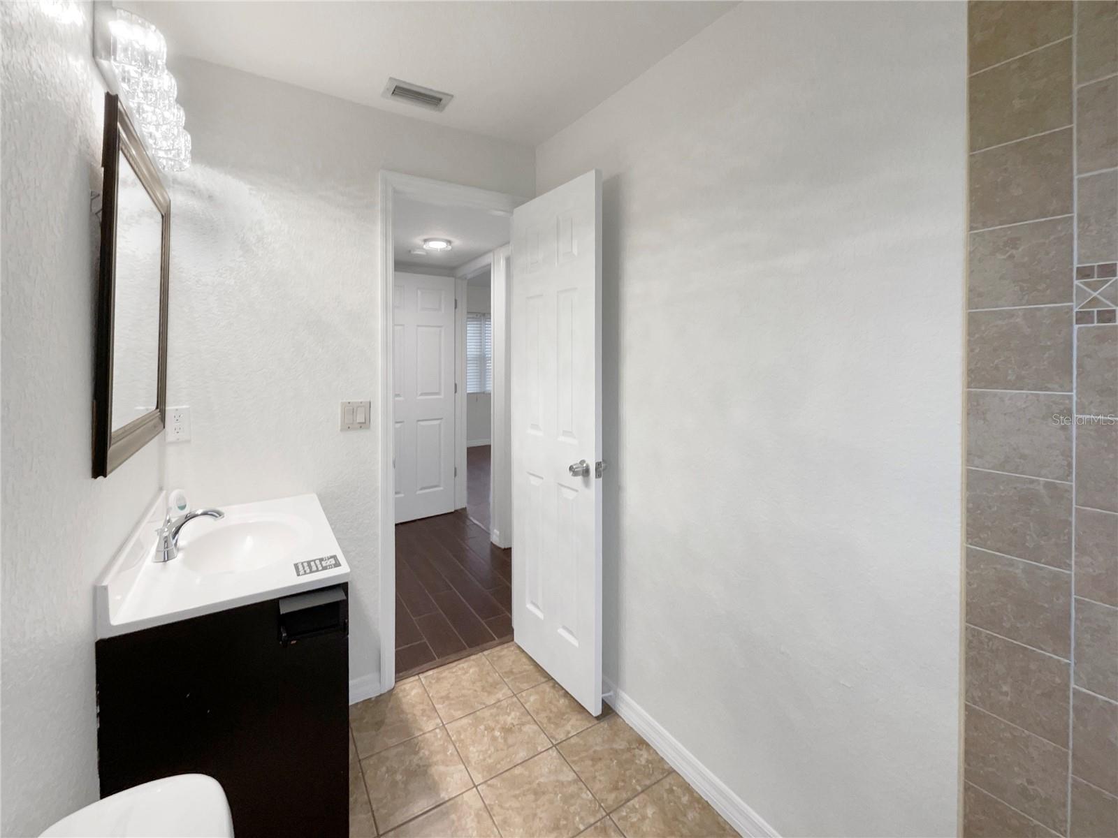 Image 21 of 23 For 930 School Street