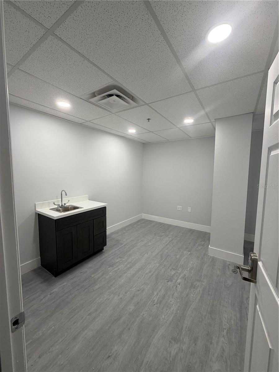 Image 2 of 10 For 587 State Road 434  2001