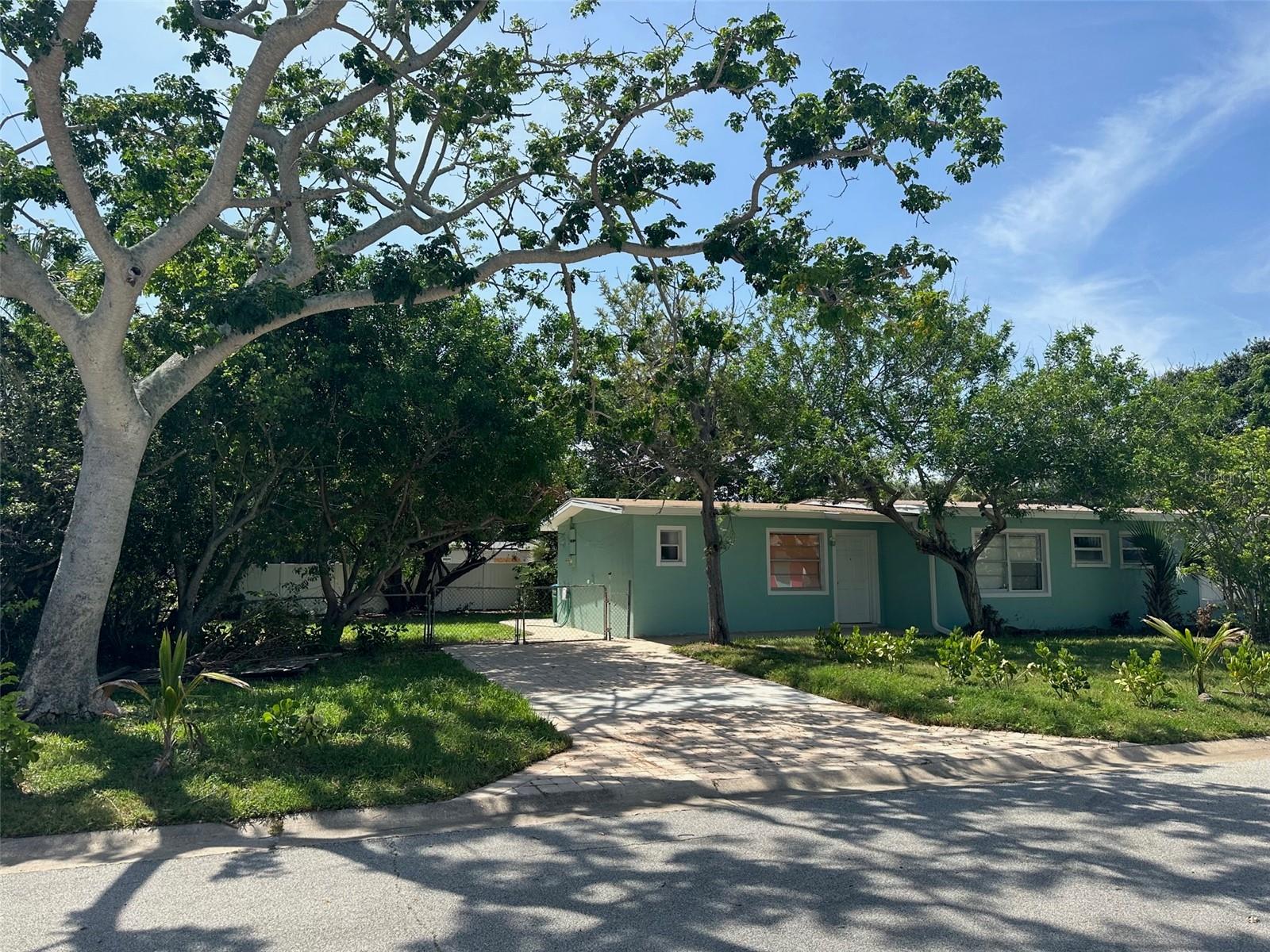 Image 2 of 12 For 7555 Magnolia Avenue