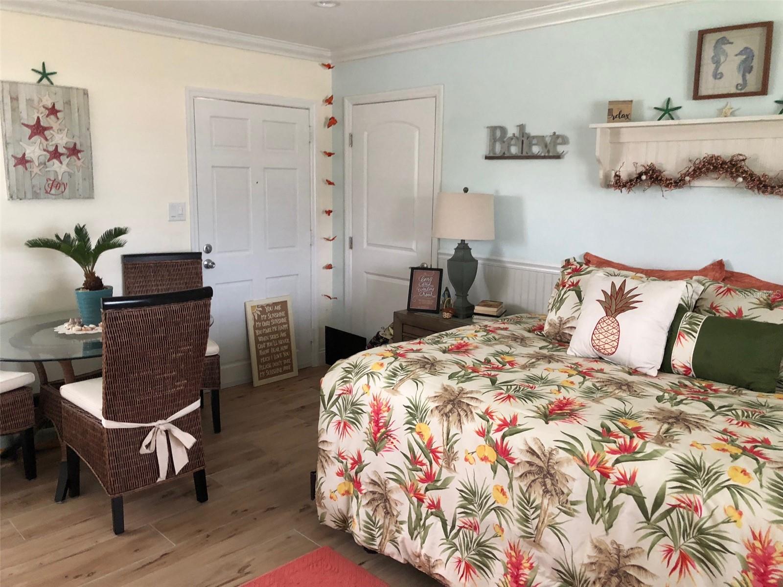 Image 3 of 12 For 7555 Magnolia Avenue