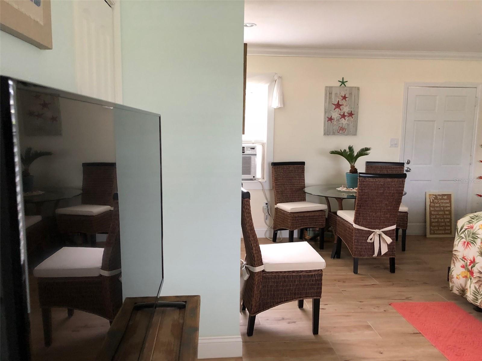 Image 7 of 12 For 7555 Magnolia Avenue