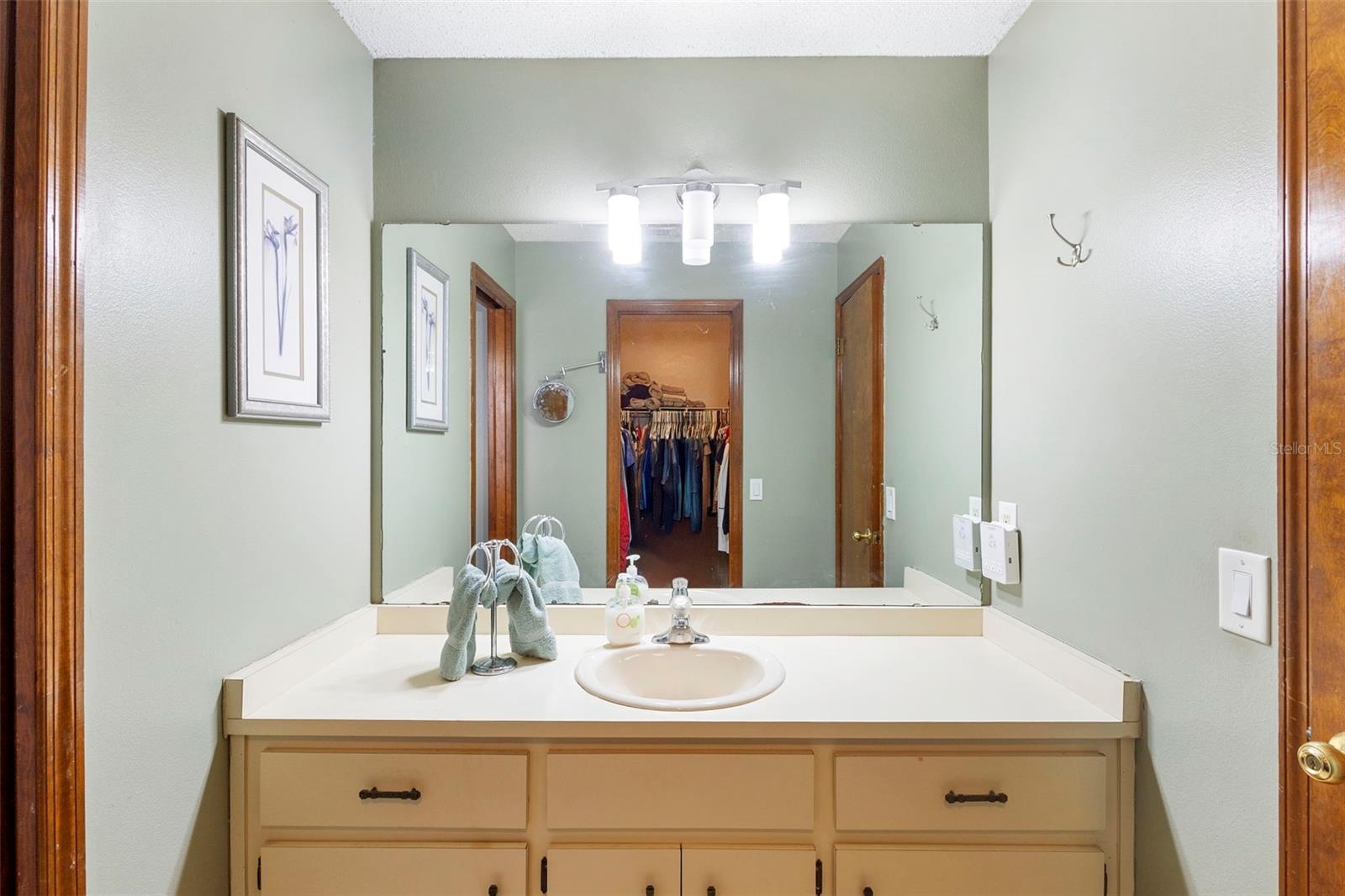 Image 36 of 40 For 8611 Park Highland Drive