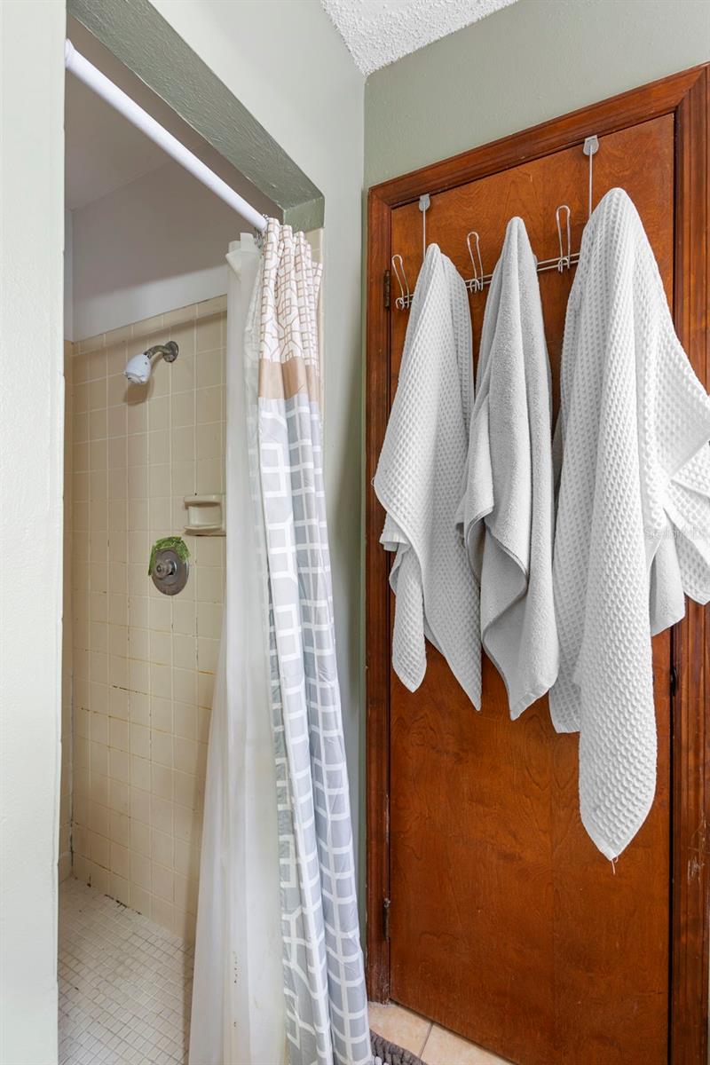 Image 37 of 40 For 8611 Park Highland Drive