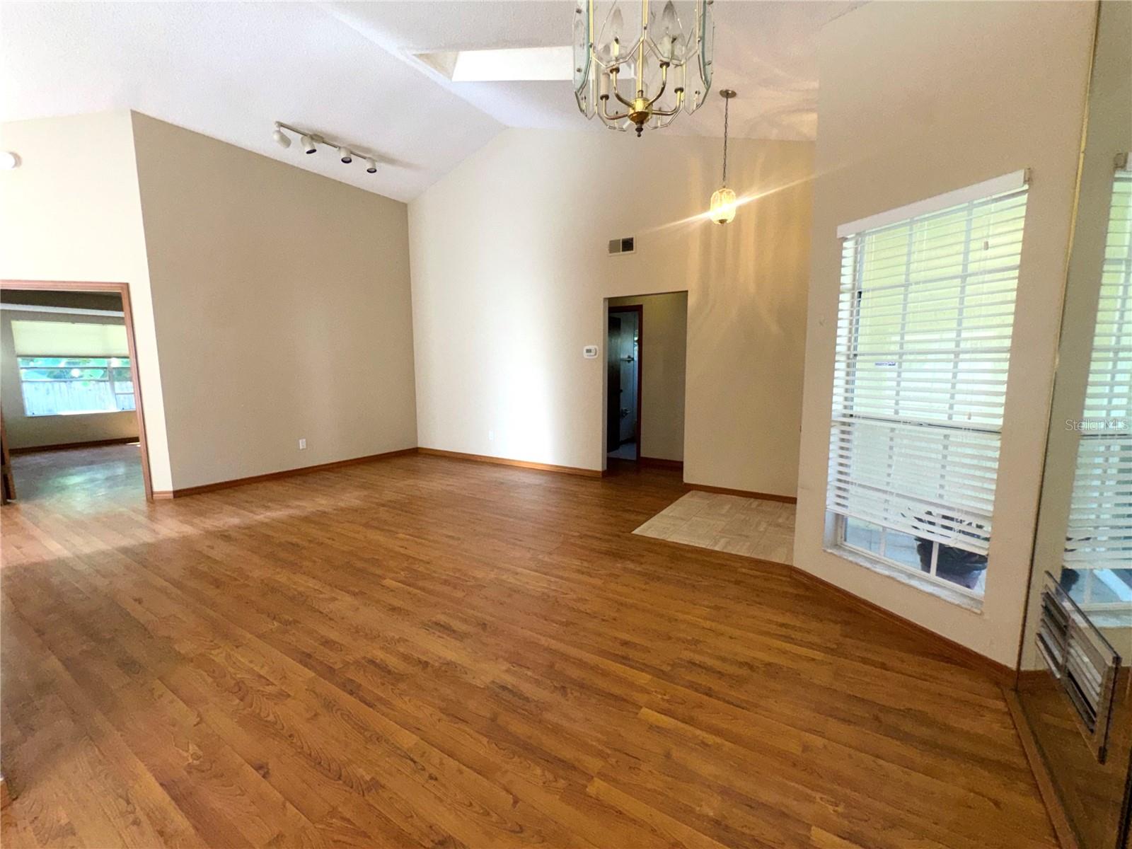 Image 4 of 32 For 533 Remington Oak Drive