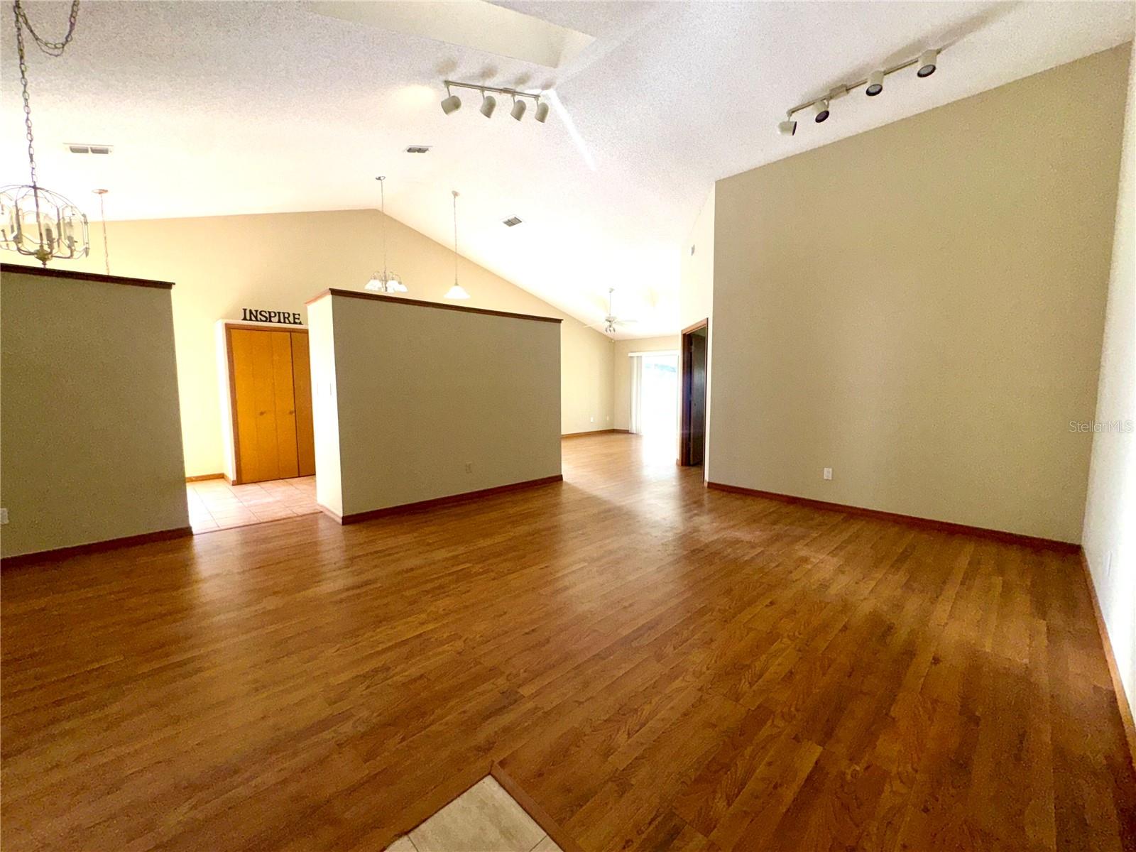 Image 5 of 32 For 533 Remington Oak Drive