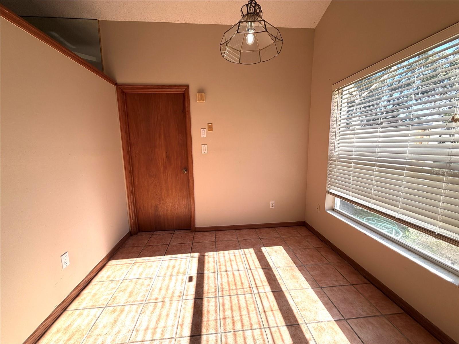 Image 7 of 32 For 533 Remington Oak Drive