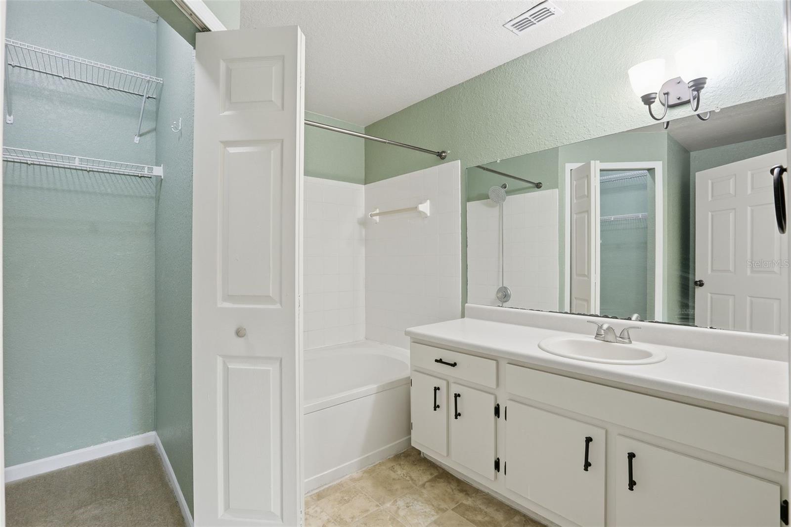 Image 17 of 38 For 13103 Mulberry Park Drive 829