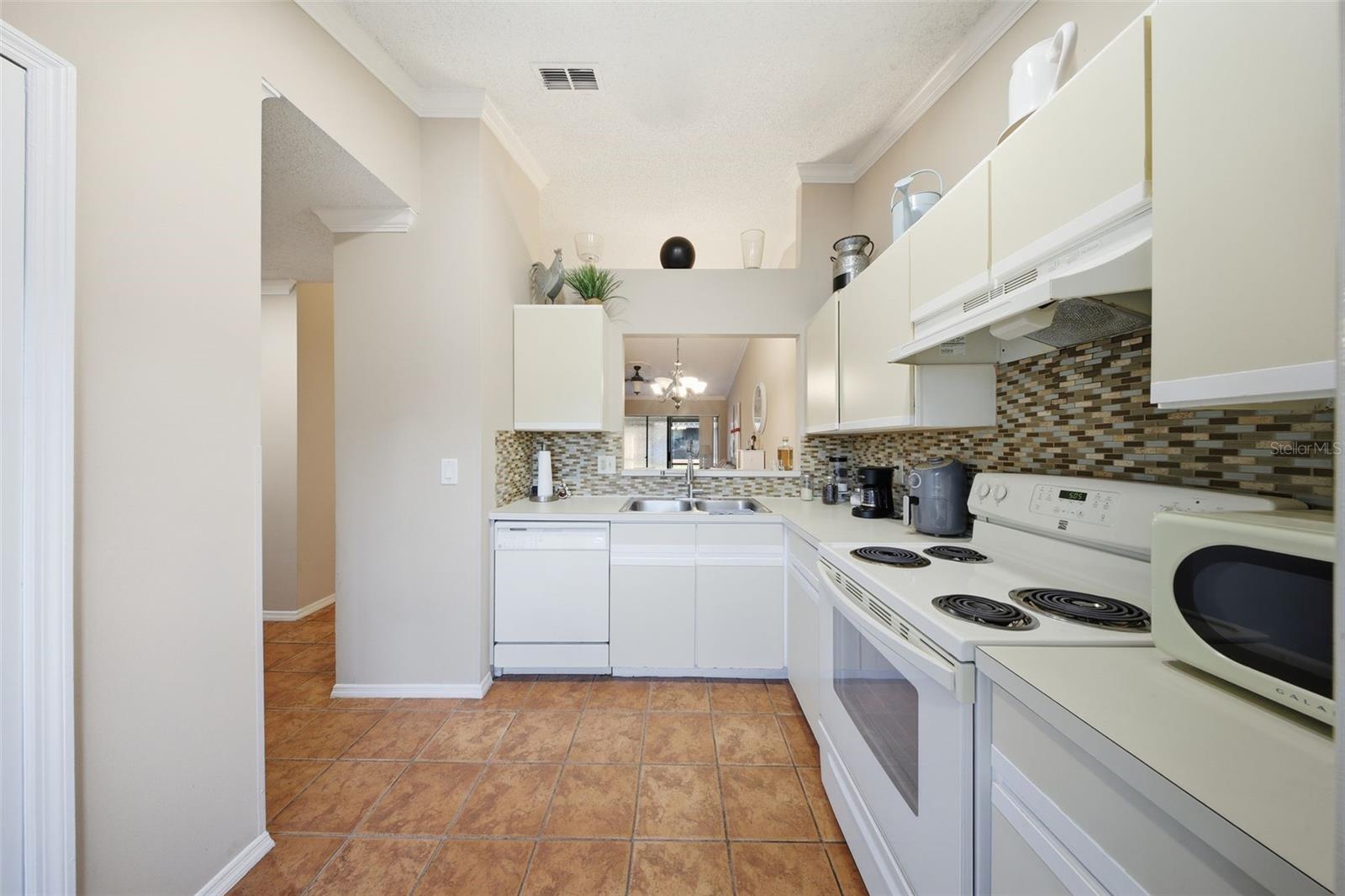 Image 4 of 30 For 70 Silver Falls Circle