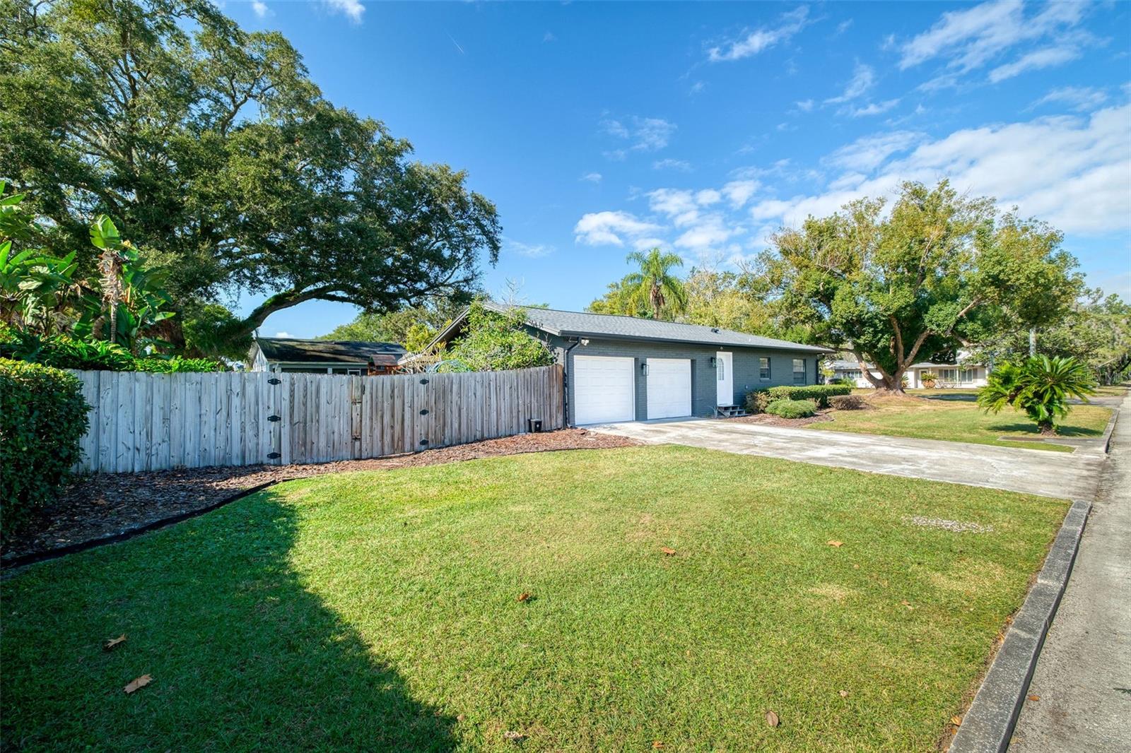 Image 10 of 13 For 2042 Yorkshire Drive