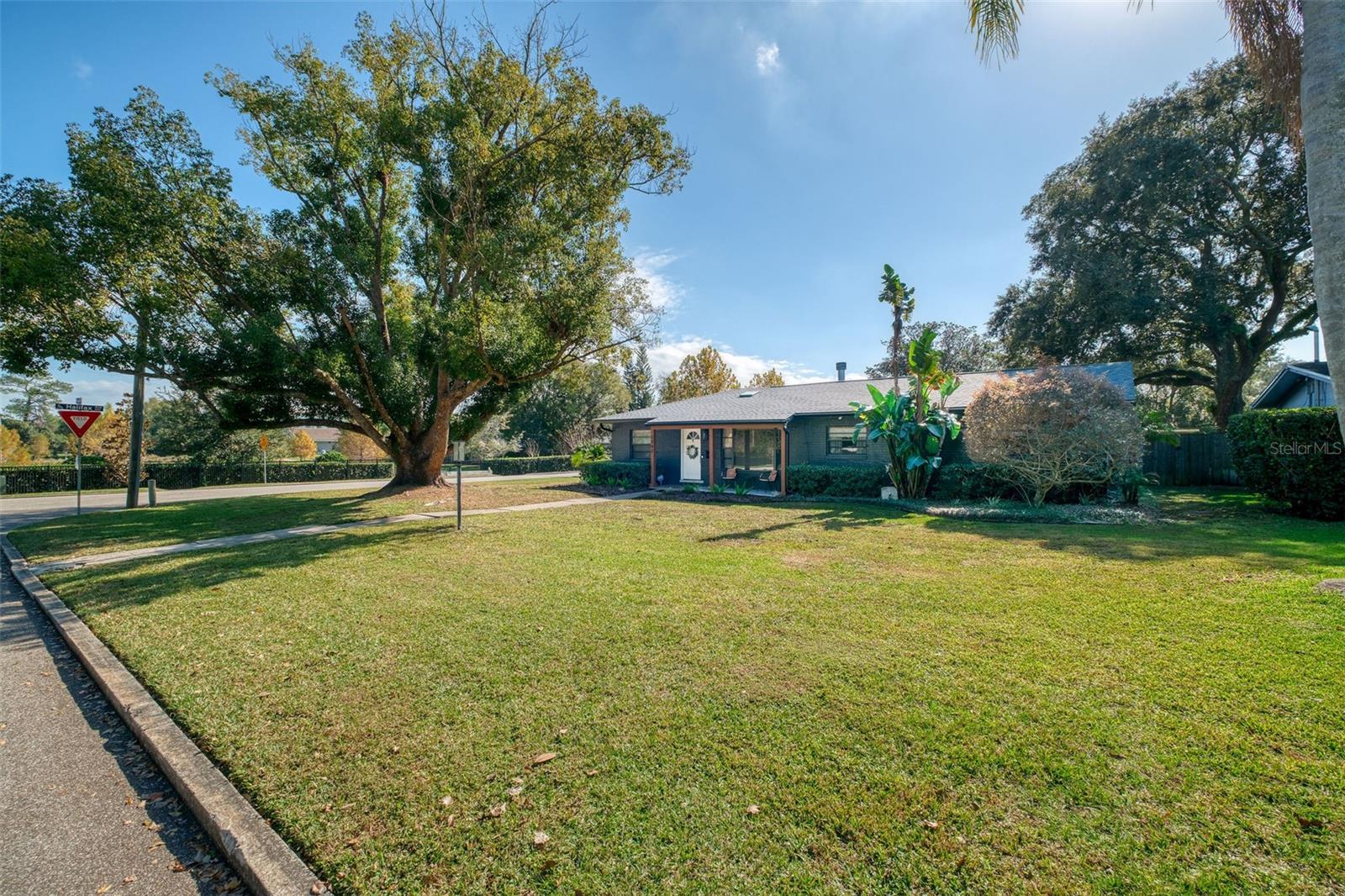 Image 8 of 13 For 2042 Yorkshire Drive