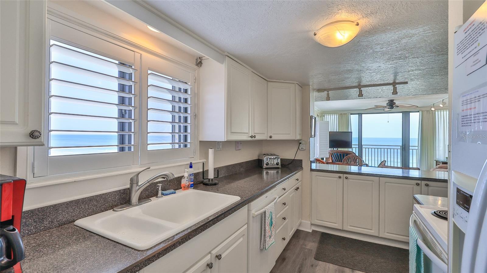 Image 16 of 50 For 2401 Atlantic Avenue D306