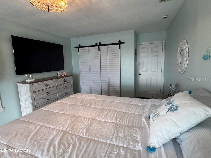 Image 17 of 29 For 3949 Peninsula Drive