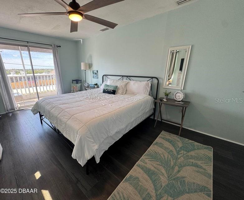 Image 20 of 29 For 3949 Peninsula Drive