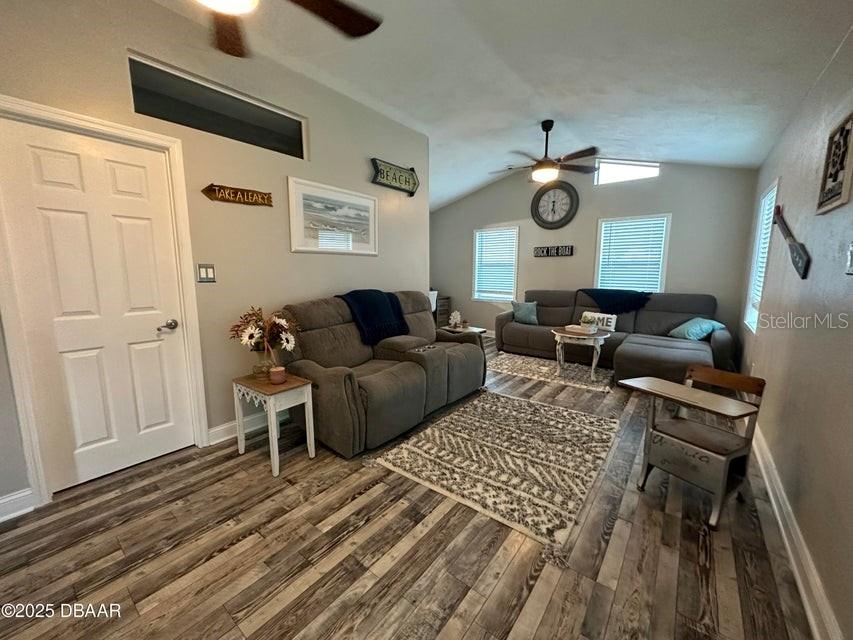 Image 4 of 29 For 3949 Peninsula Drive