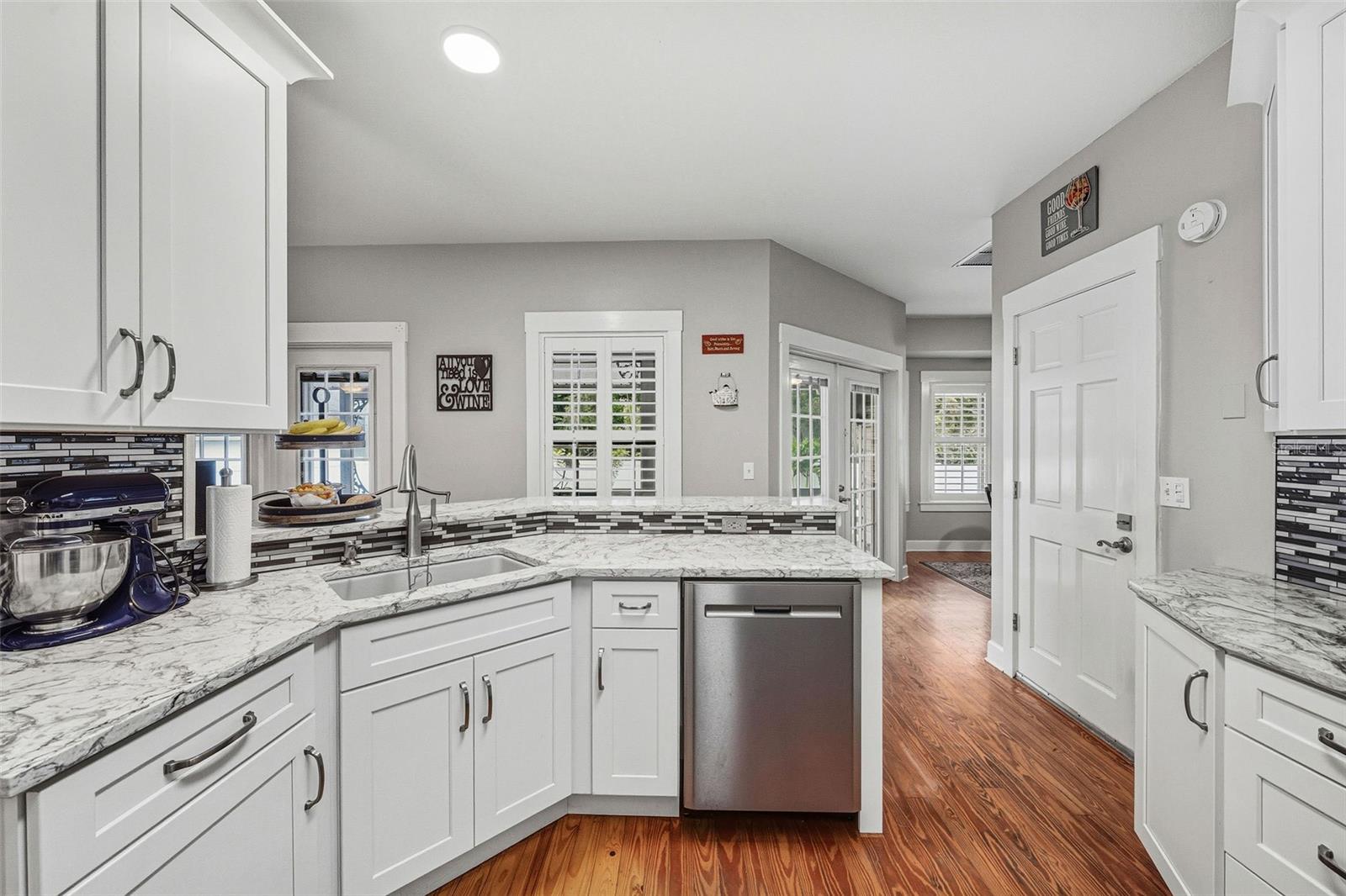 Image 12 of 40 For 1125 Munster Street