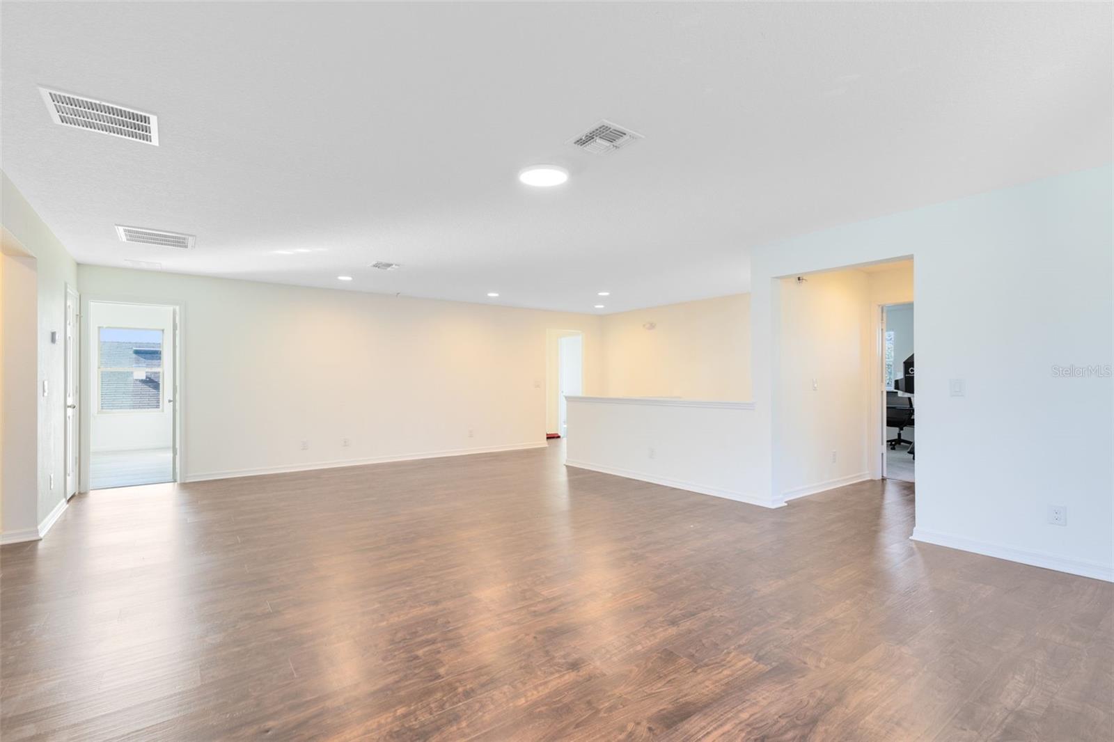 Image 16 of 36 For 1319 Yorkshire Court