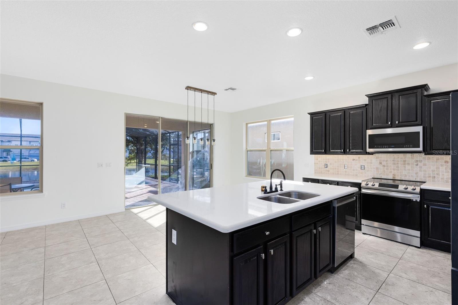 Image 4 of 36 For 1319 Yorkshire Court