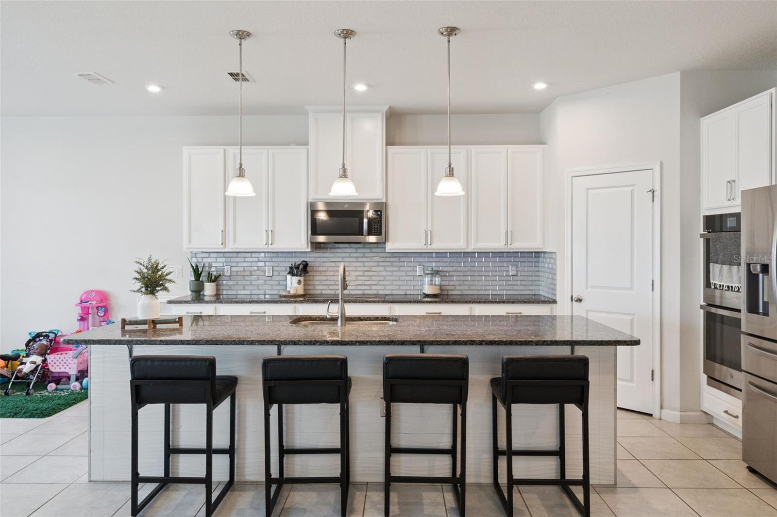 Image 7 of 29 For 100 Lavenna Avenue