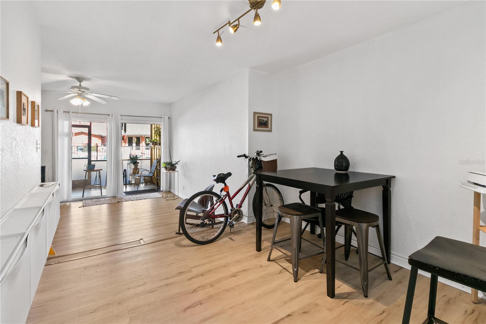 Image 13 of 23 For 758 Michigan Street 203