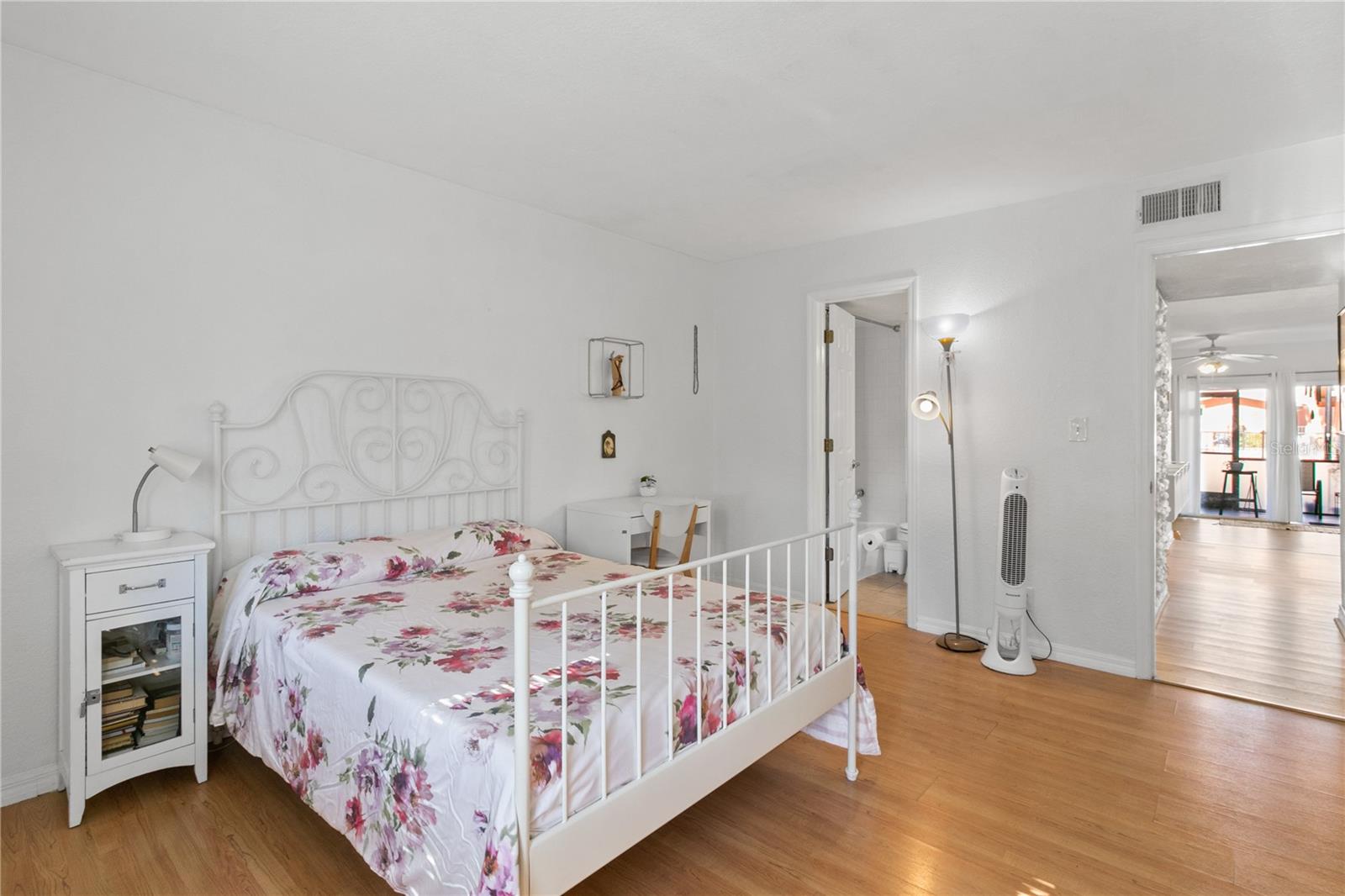 Image 21 of 23 For 758 Michigan Street 203