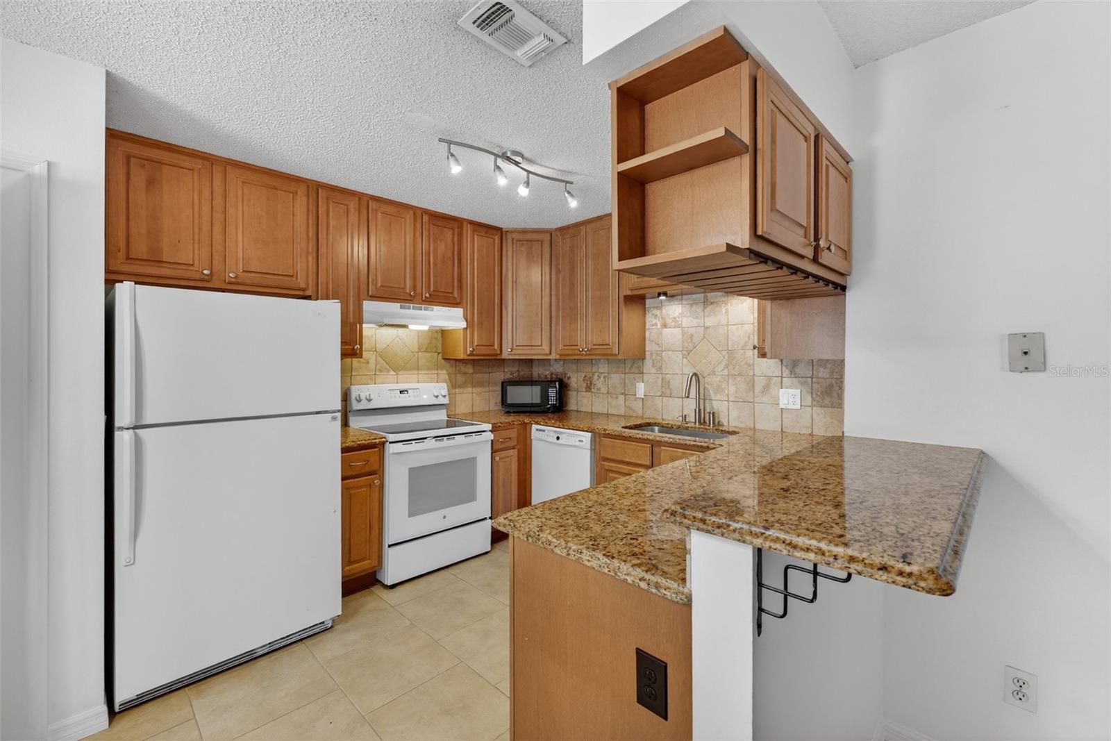 Image 27 of 62 For 490 Tamarack Street