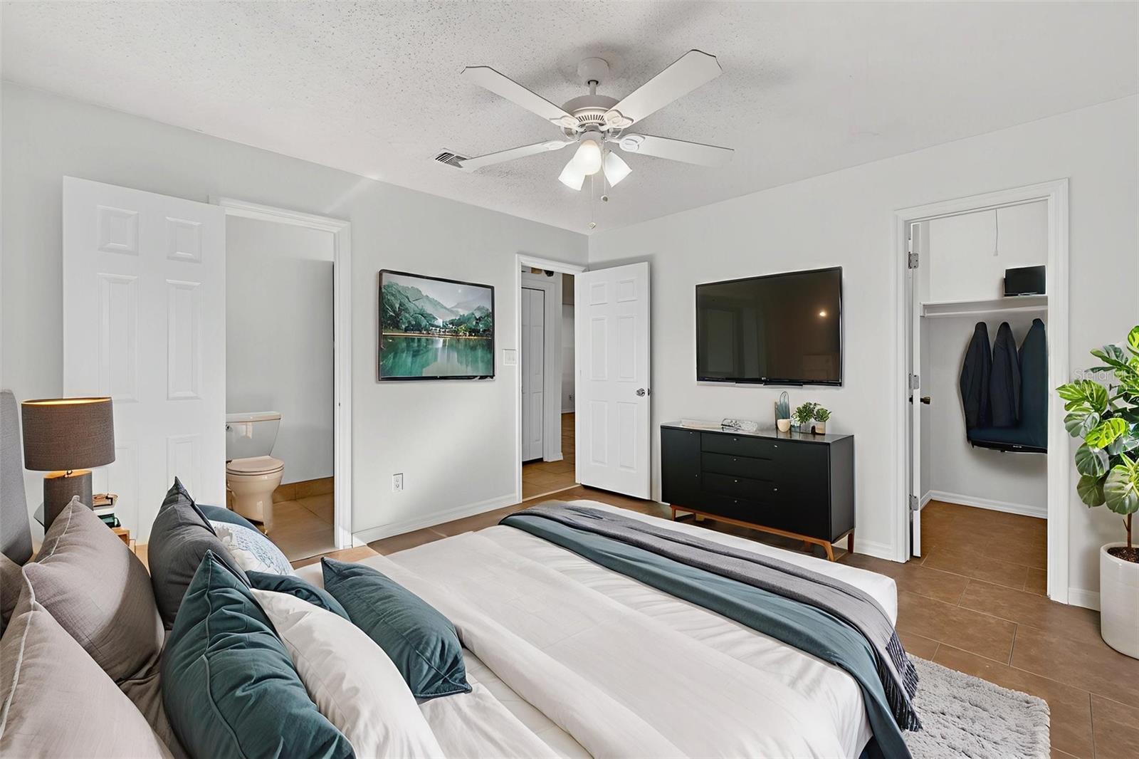 Image 33 of 62 For 490 Tamarack Street