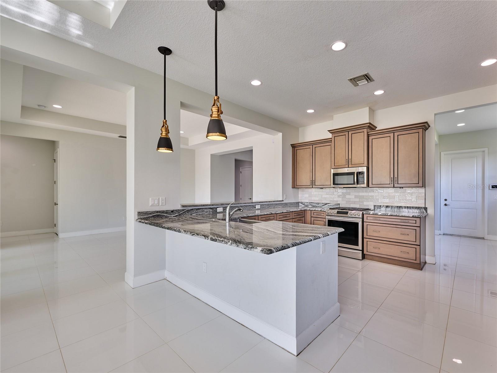 Image 14 of 65 For 15966 Whippoorwill Circle